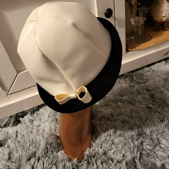 Vintage Woman's Hat/Cap/Fedora in White Faux Leather Black Faux Fur ~Union Made - Picture 5 of 11